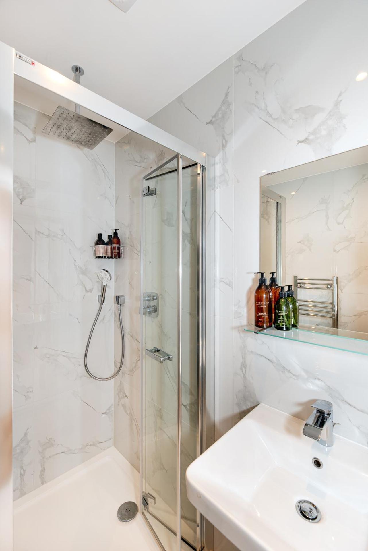 2-Bedroom Victorian Apartment In Kensington London Exterior foto